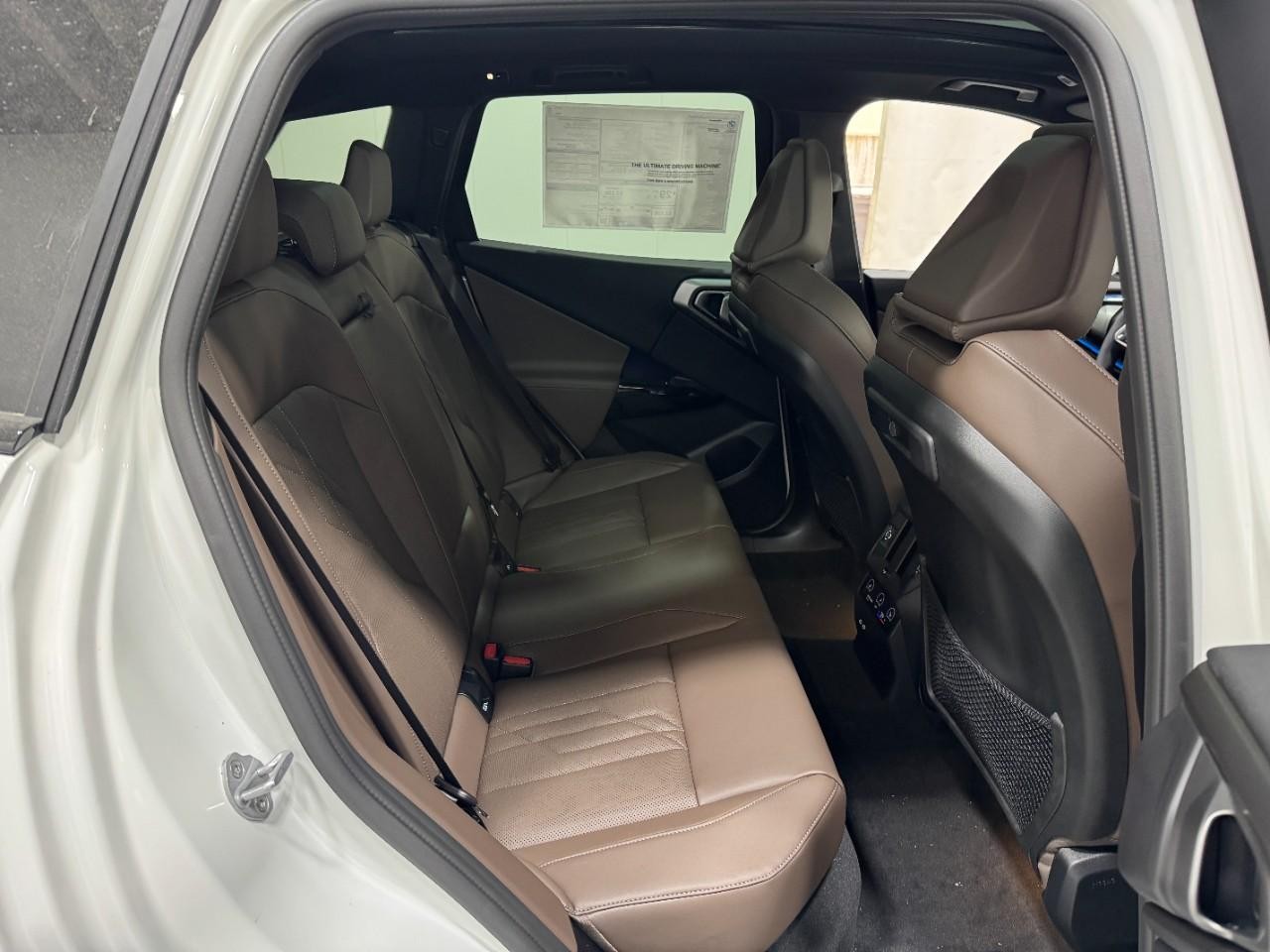 BMW X3 Vehicle Full-screen Gallery Image 10