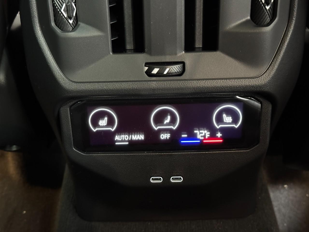 BMW X3 Vehicle Full-screen Gallery Image 11