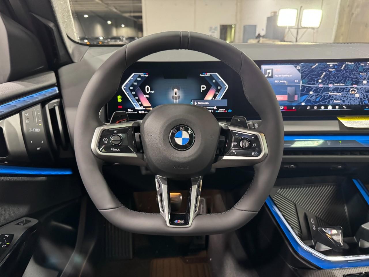 BMW X3 Vehicle Full-screen Gallery Image 14