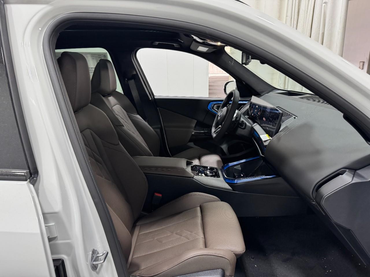 BMW X3 Vehicle Full-screen Gallery Image 18