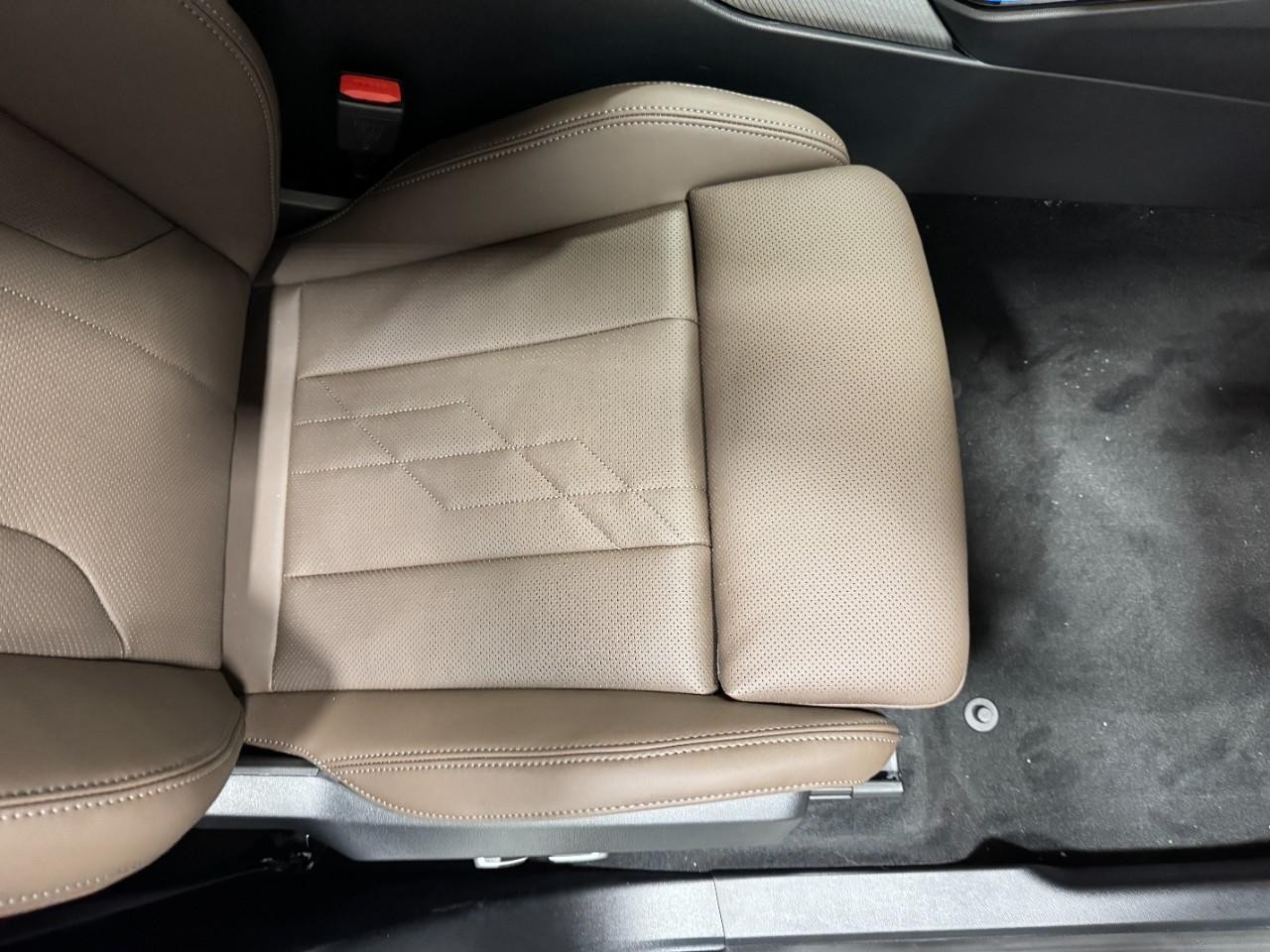 BMW X3 Vehicle Full-screen Gallery Image 19