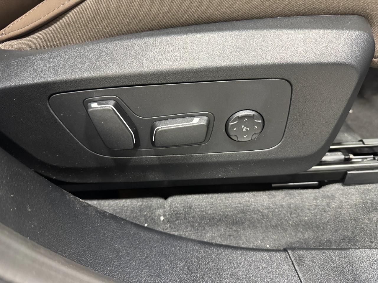 BMW X3 Vehicle Full-screen Gallery Image 20