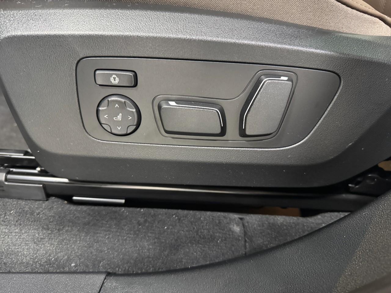 BMW X3 Vehicle Full-screen Gallery Image 27