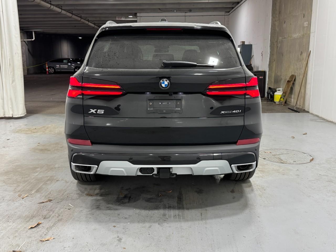 BMW X5 Vehicle Full-screen Gallery Image 9