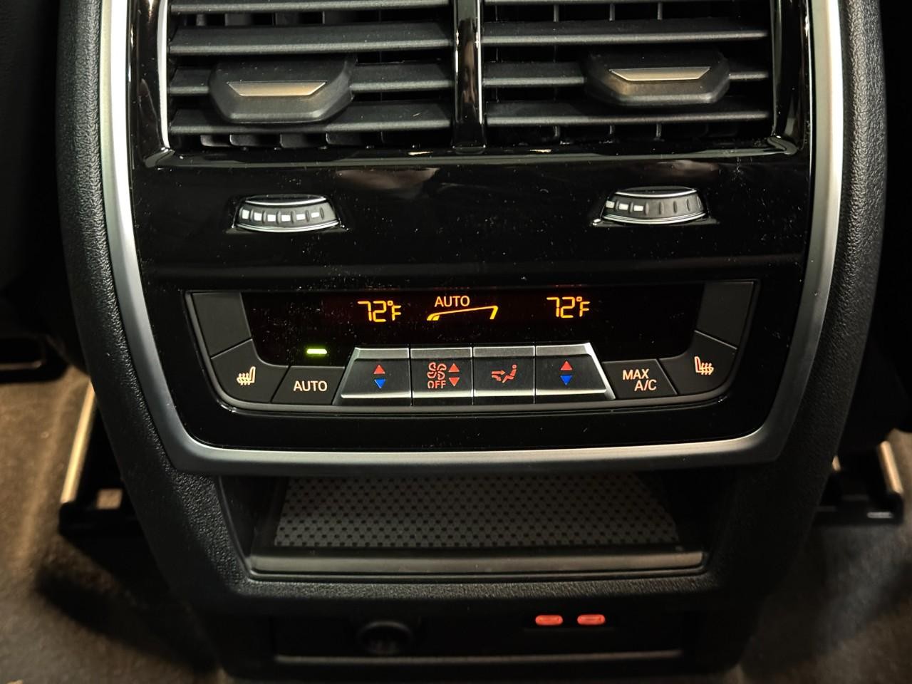 BMW X5 Vehicle Full-screen Gallery Image 11