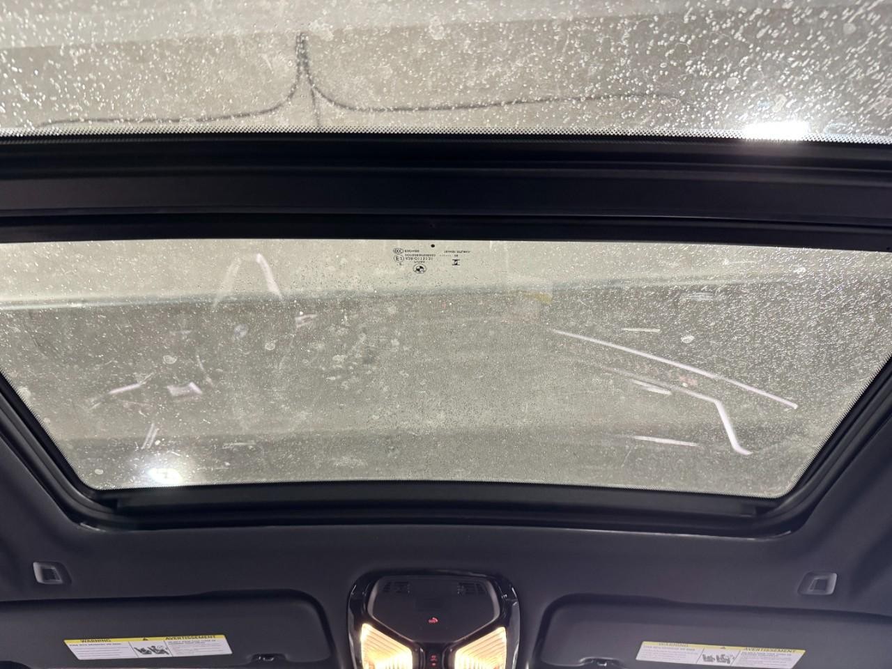 BMW X5 Vehicle Full-screen Gallery Image 12