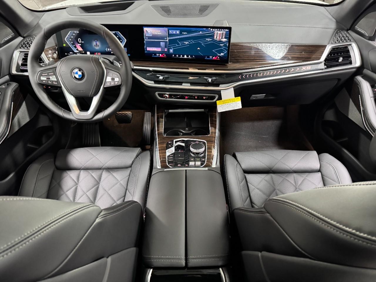 BMW X5 Vehicle Full-screen Gallery Image 13