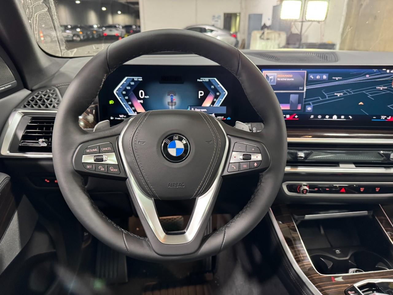 BMW X5 Vehicle Full-screen Gallery Image 14