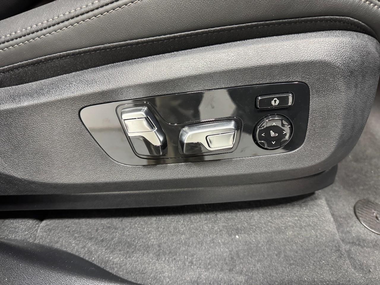 BMW X5 Vehicle Full-screen Gallery Image 20