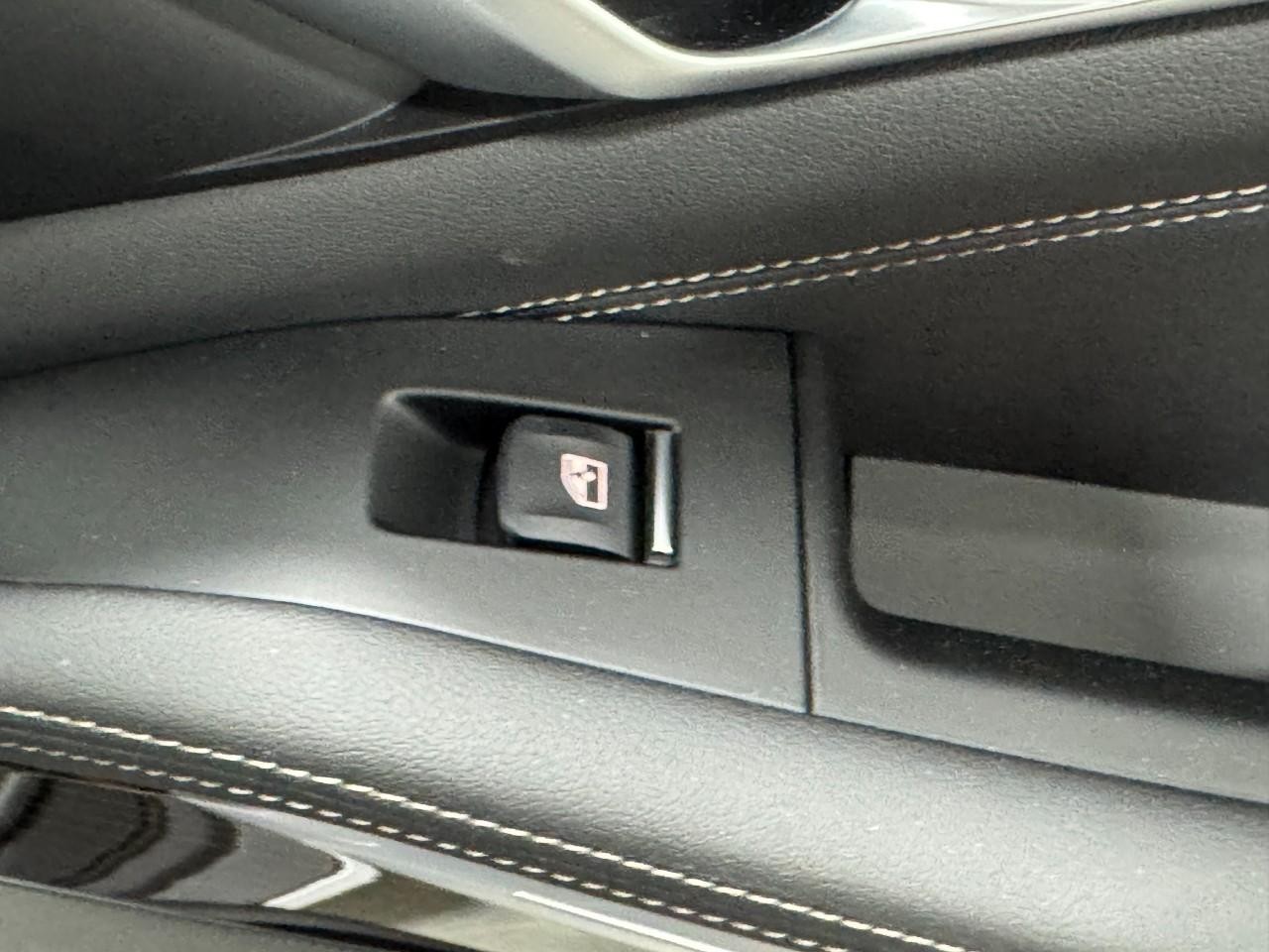 BMW X5 Vehicle Full-screen Gallery Image 22