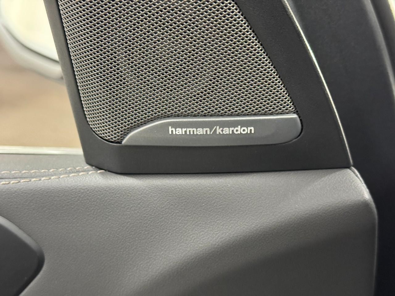 BMW X5 Vehicle Full-screen Gallery Image 23