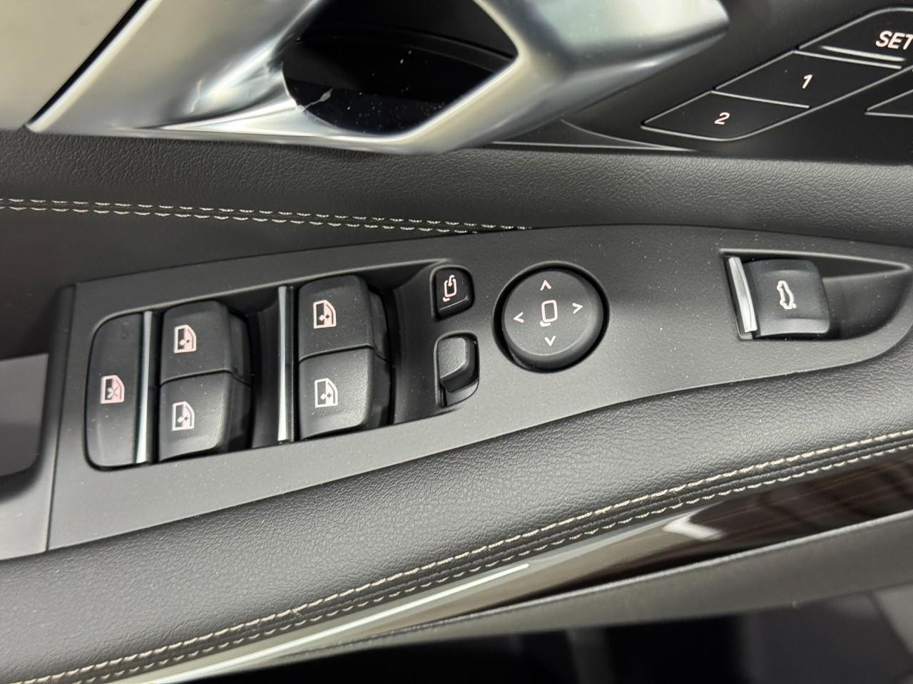 BMW X5 Vehicle Full-screen Gallery Image 26