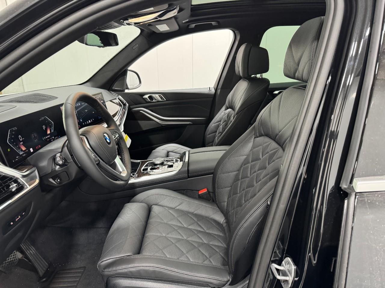 BMW X5 Vehicle Full-screen Gallery Image 27
