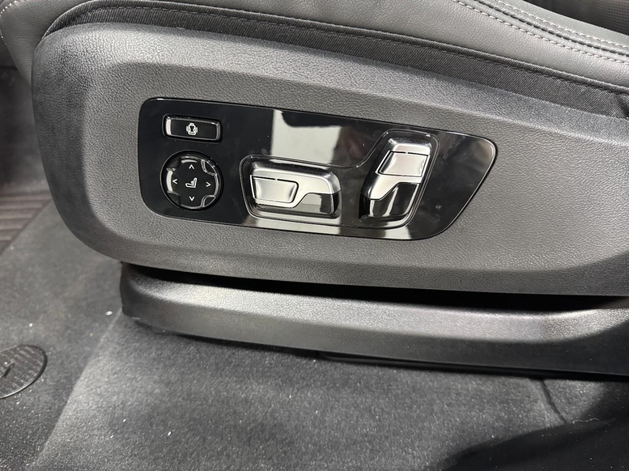 BMW X5 Vehicle Full-screen Gallery Image 29