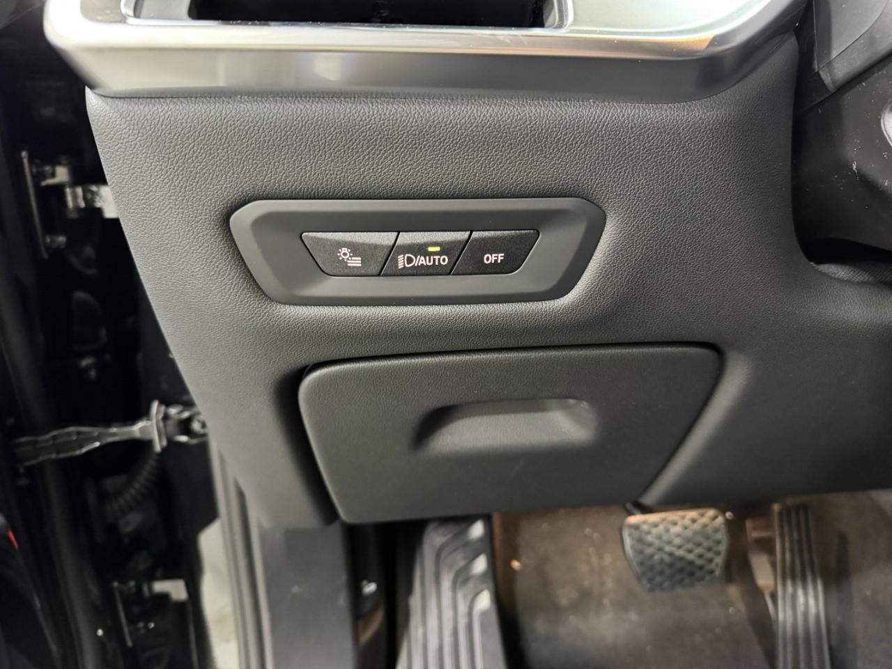 BMW X5 Vehicle Full-screen Gallery Image 30