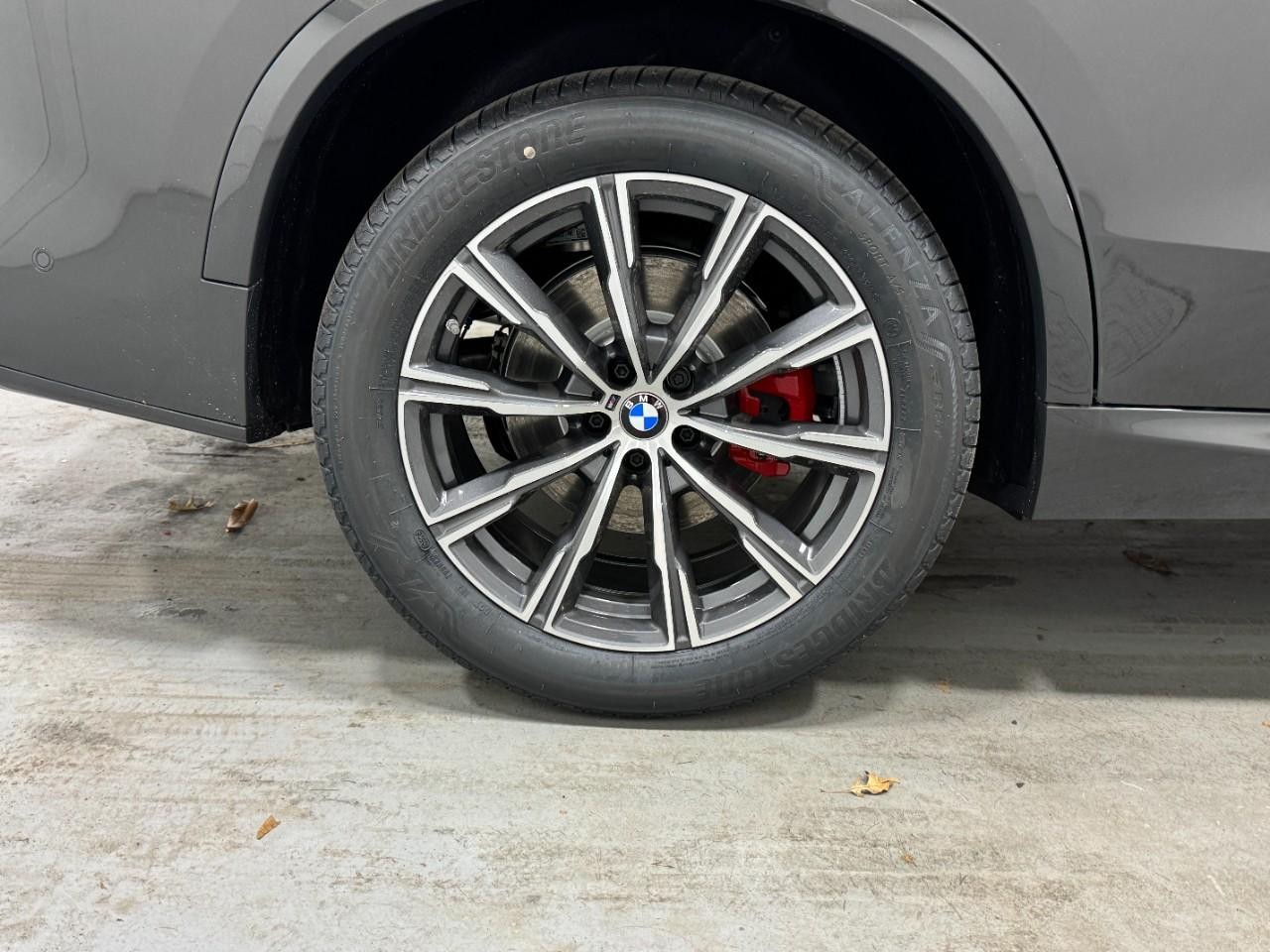 BMW X5 Vehicle Full-screen Gallery Image 5