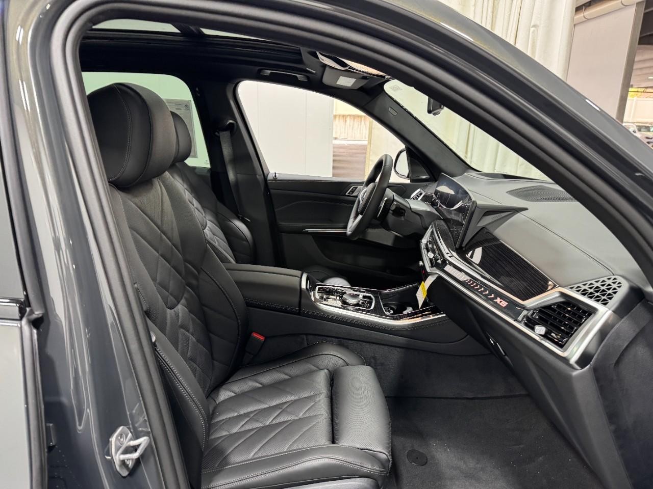 BMW X5 Vehicle Full-screen Gallery Image 17