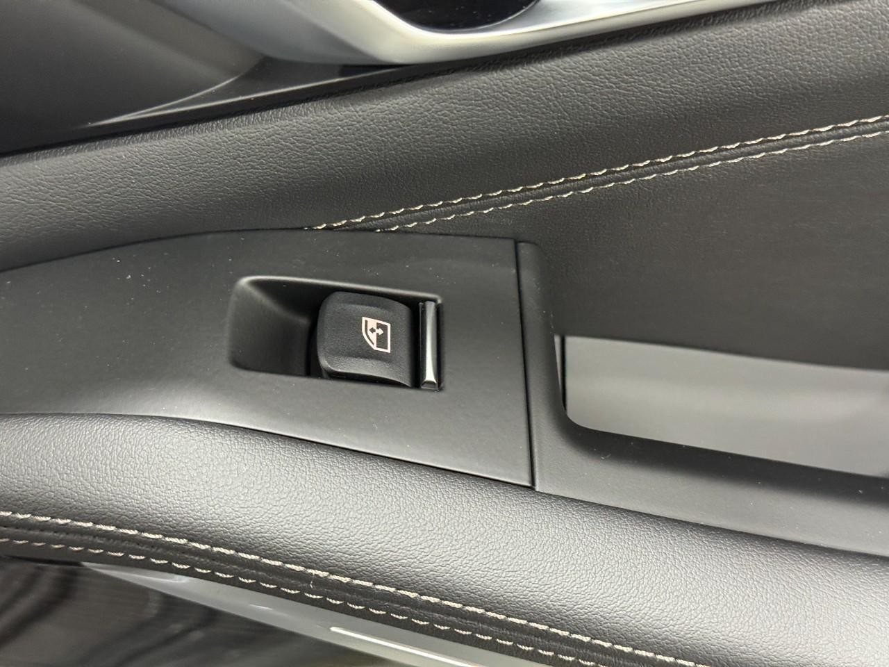 BMW X5 Vehicle Full-screen Gallery Image 21