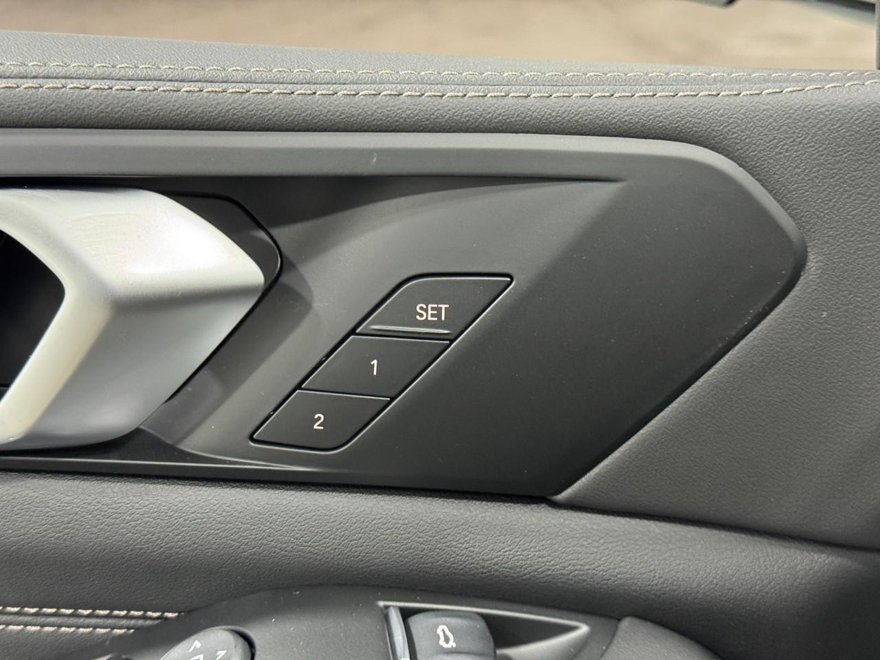 BMW X5 Vehicle Full-screen Gallery Image 23