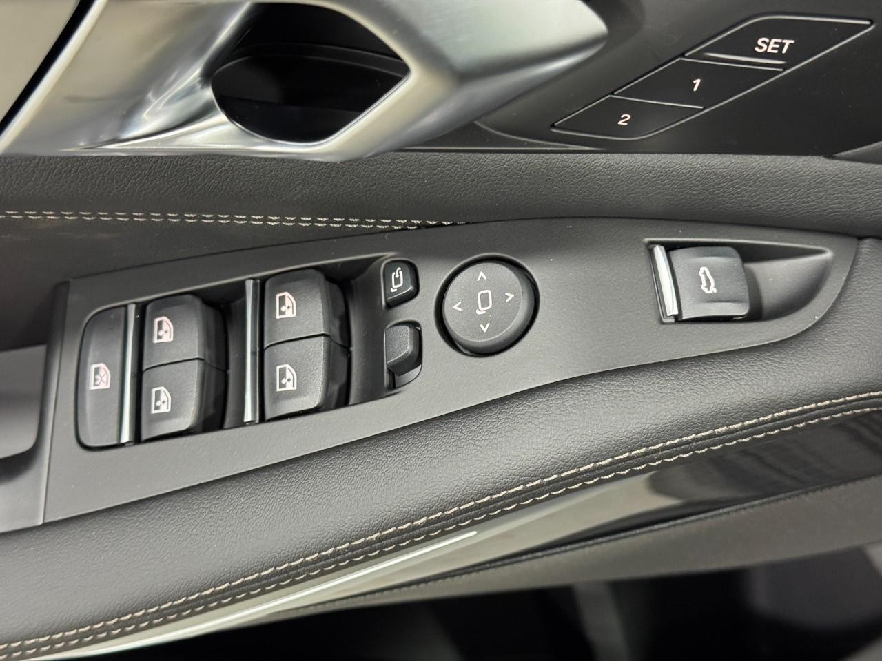 BMW X5 Vehicle Full-screen Gallery Image 25