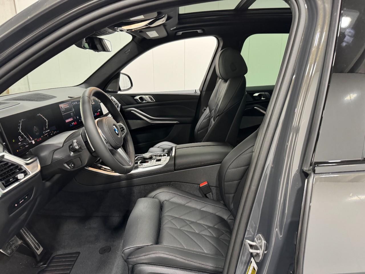 BMW X5 Vehicle Full-screen Gallery Image 26