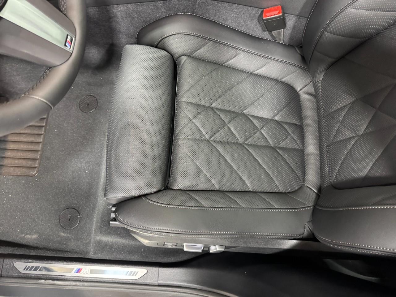 BMW X5 Vehicle Full-screen Gallery Image 27