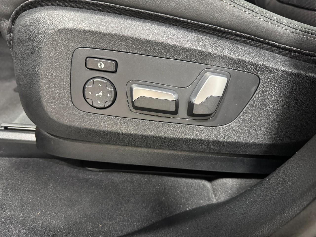 BMW X5 Vehicle Full-screen Gallery Image 28