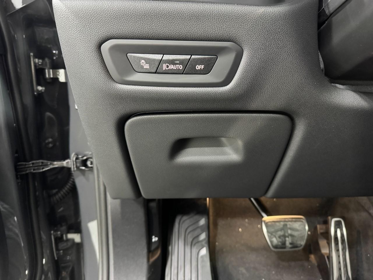 BMW X5 Vehicle Full-screen Gallery Image 29