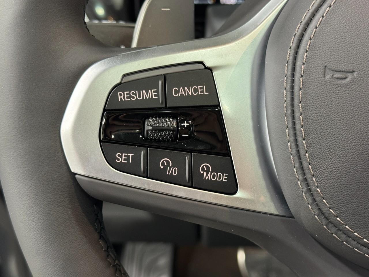 BMW X5 Vehicle Full-screen Gallery Image 30