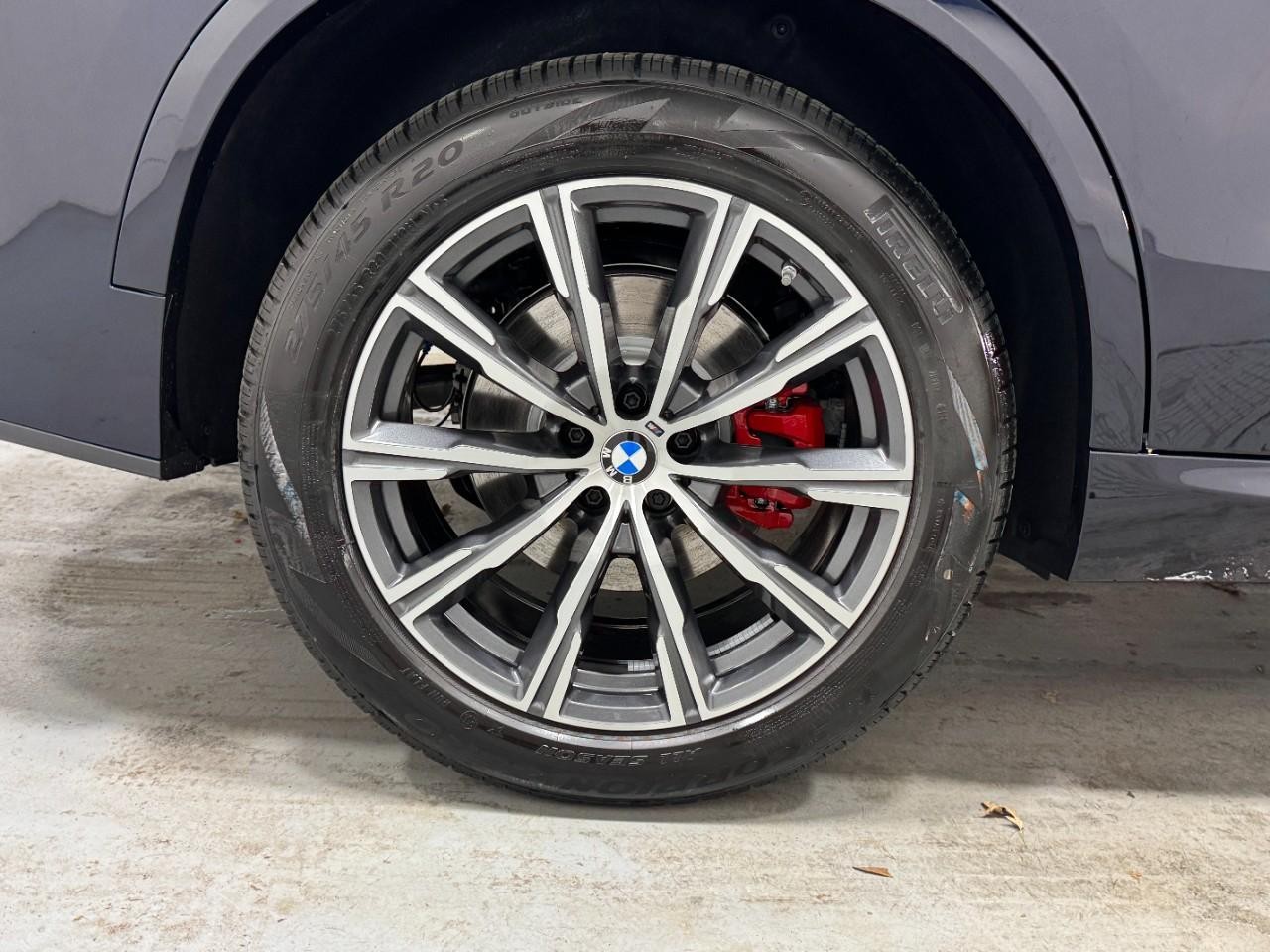 BMW X5 Vehicle Full-screen Gallery Image 5