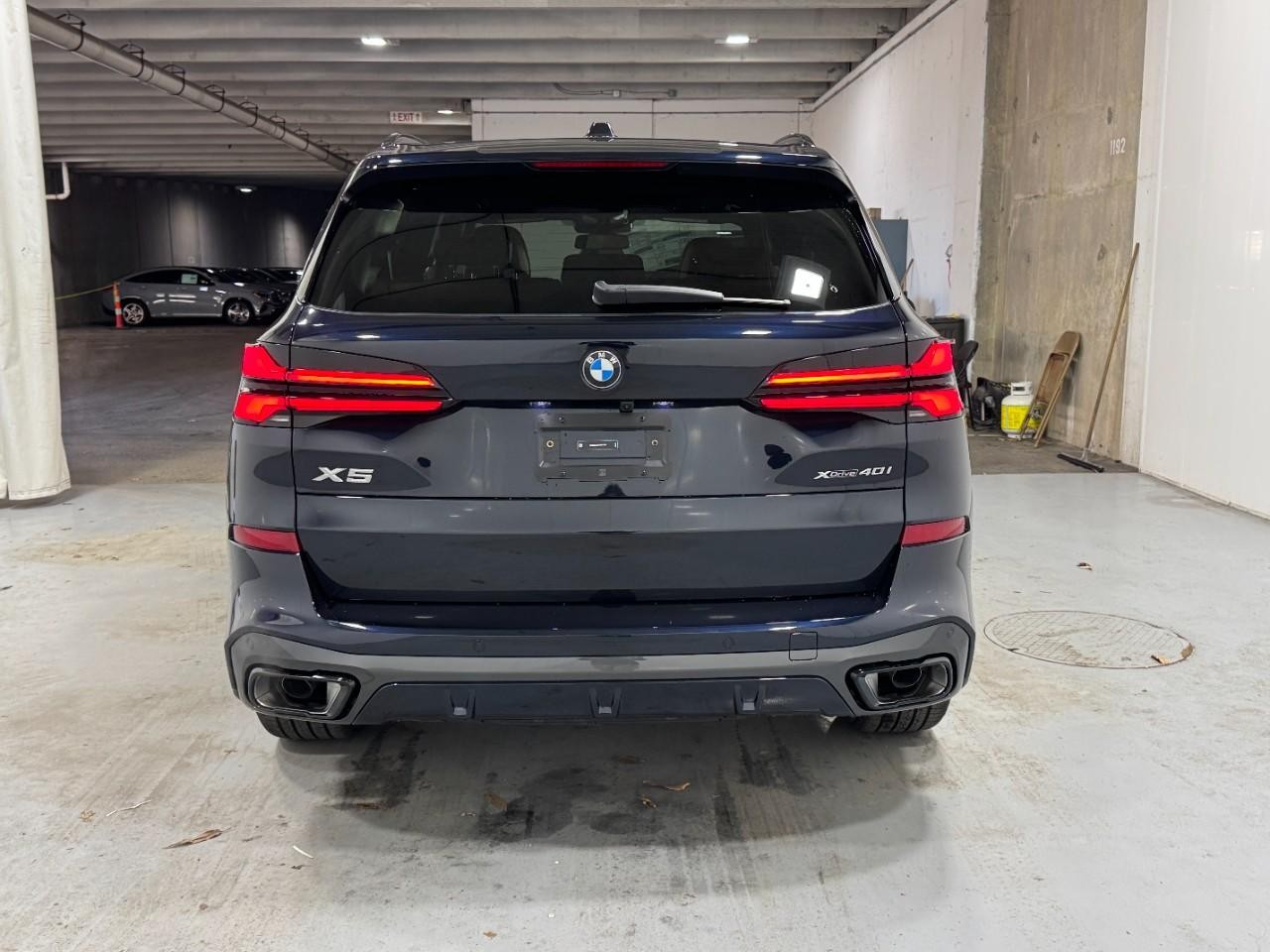 BMW X5 Vehicle Full-screen Gallery Image 9