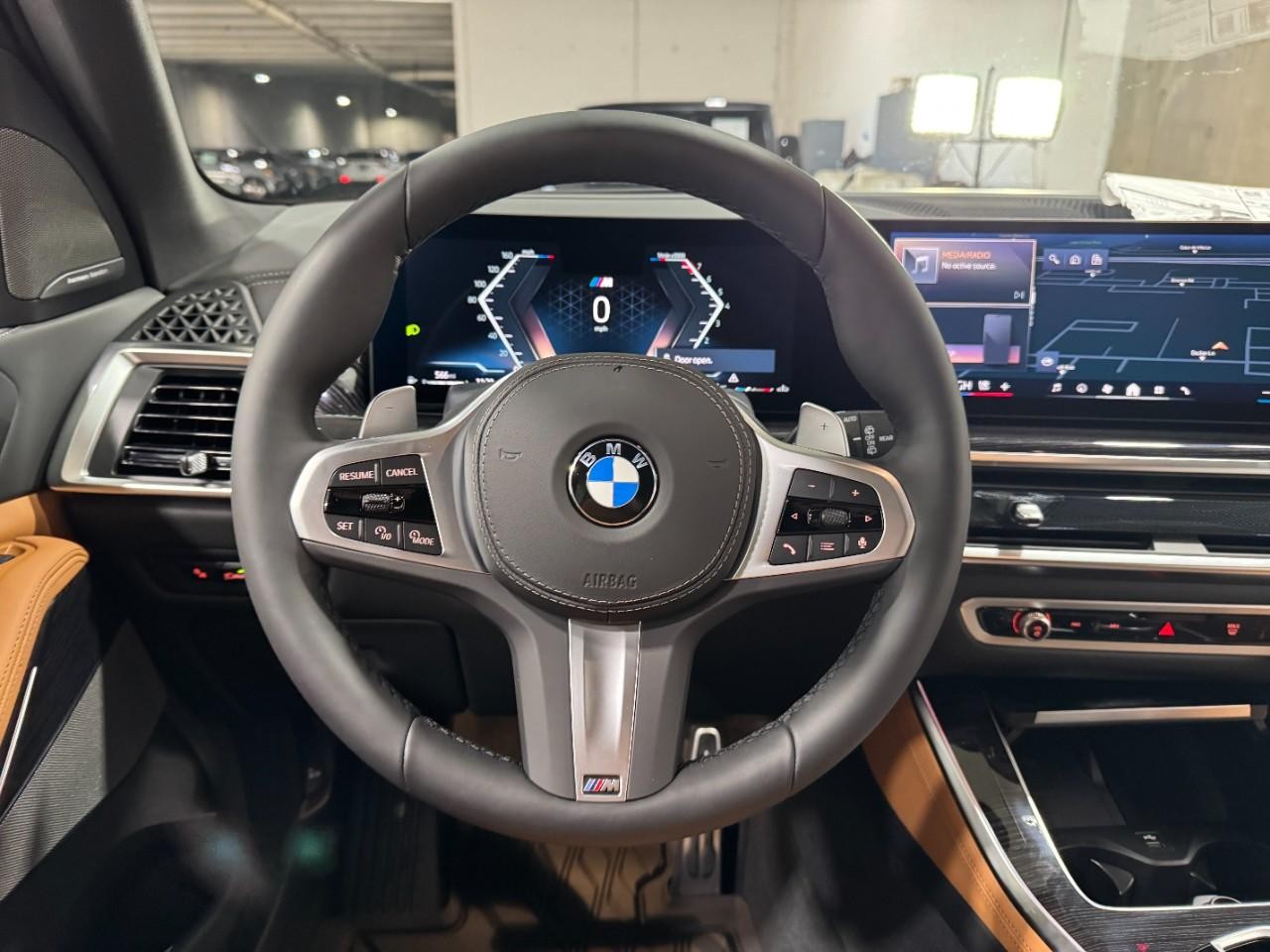 BMW X5 Vehicle Full-screen Gallery Image 14