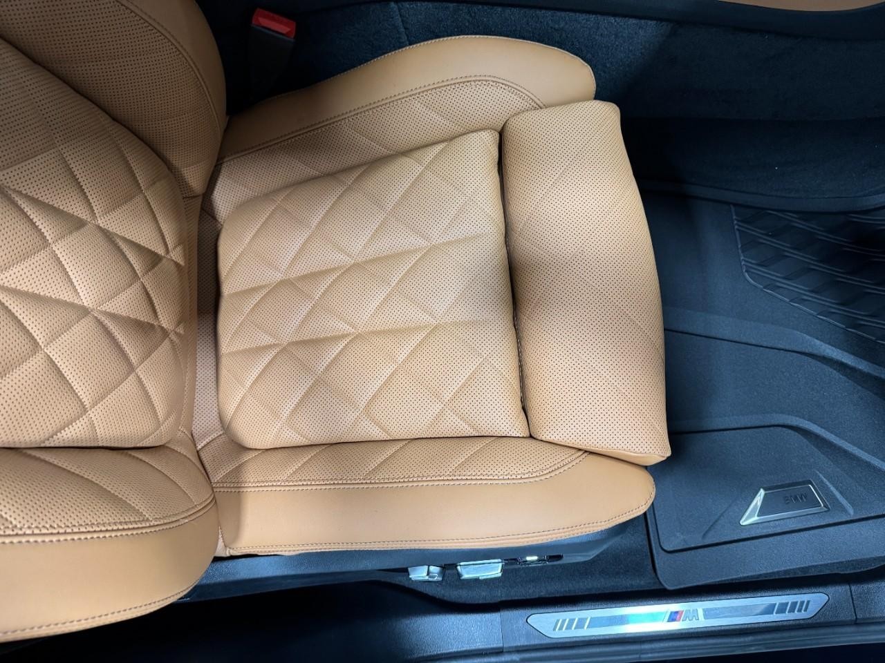 BMW X5 Vehicle Full-screen Gallery Image 19