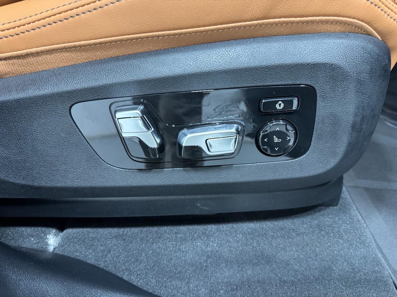 BMW X5 Vehicle Full-screen Gallery Image 20