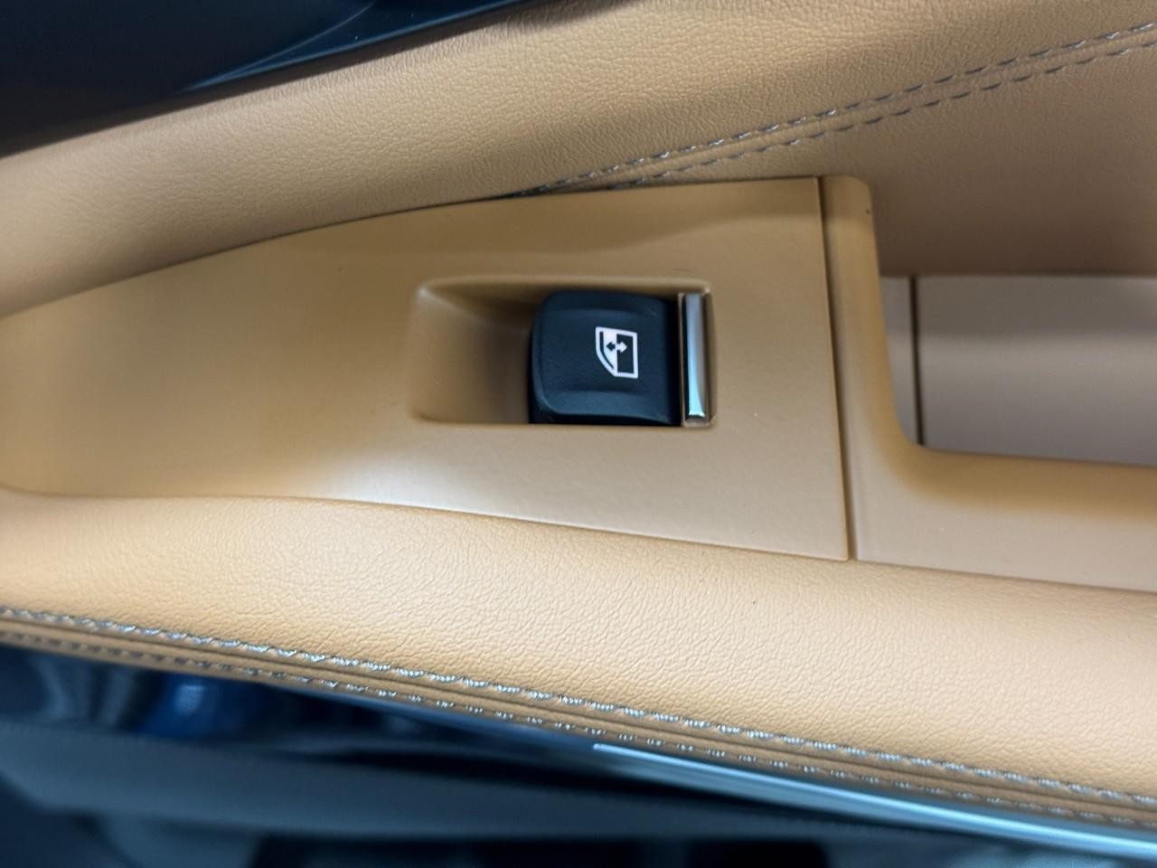 BMW X5 Vehicle Full-screen Gallery Image 22