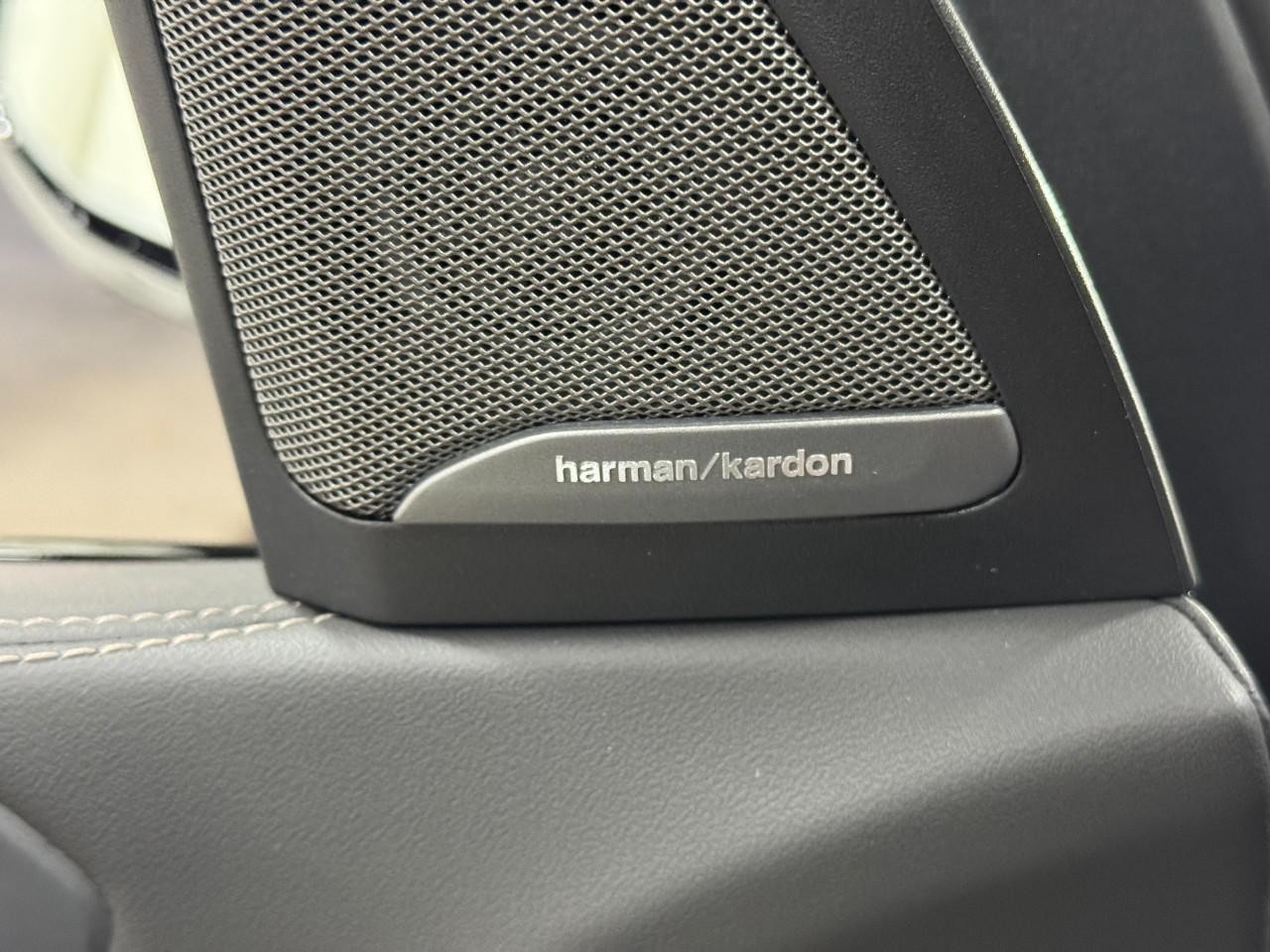 BMW X5 Vehicle Full-screen Gallery Image 23