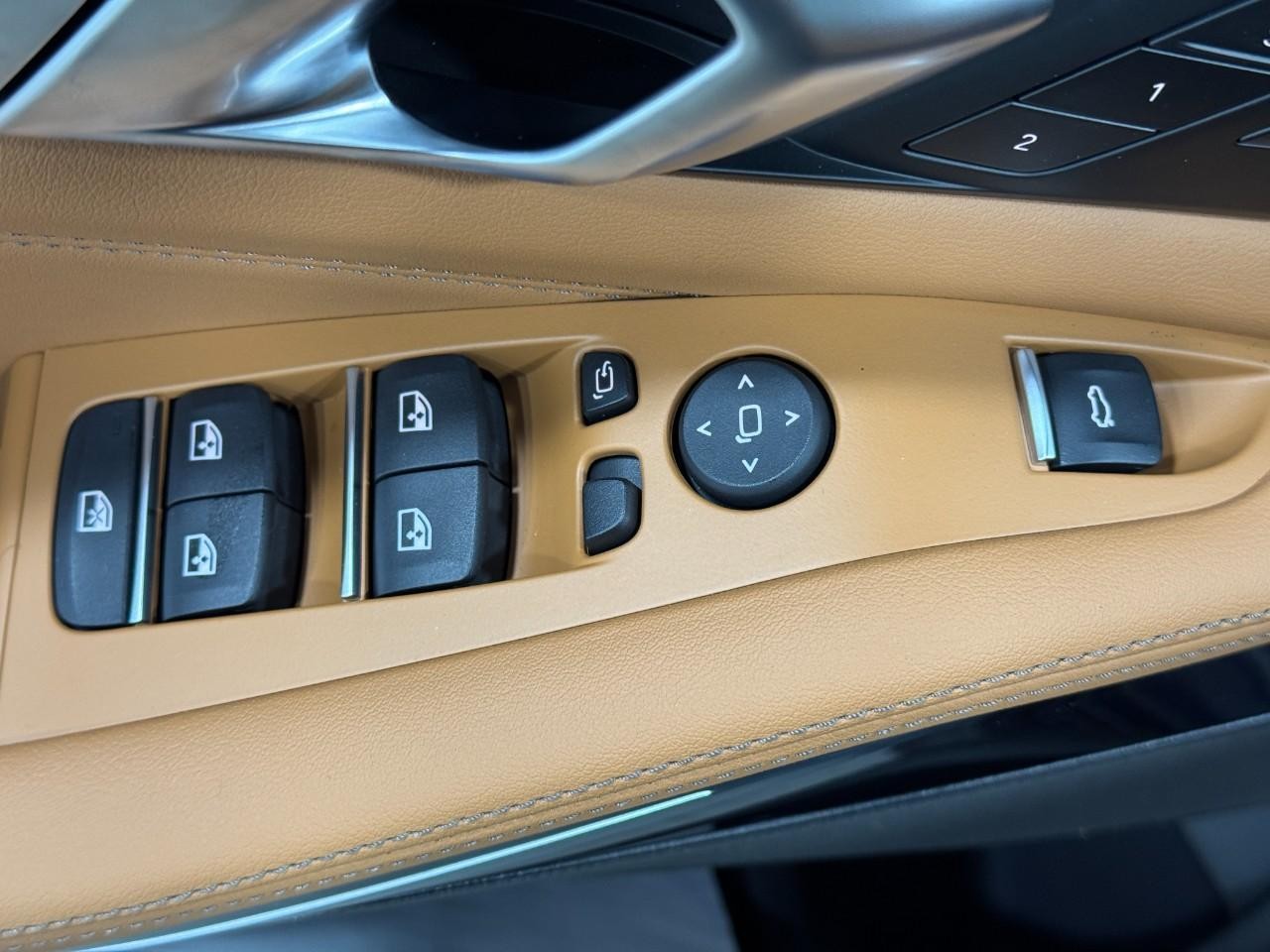 BMW X5 Vehicle Full-screen Gallery Image 26