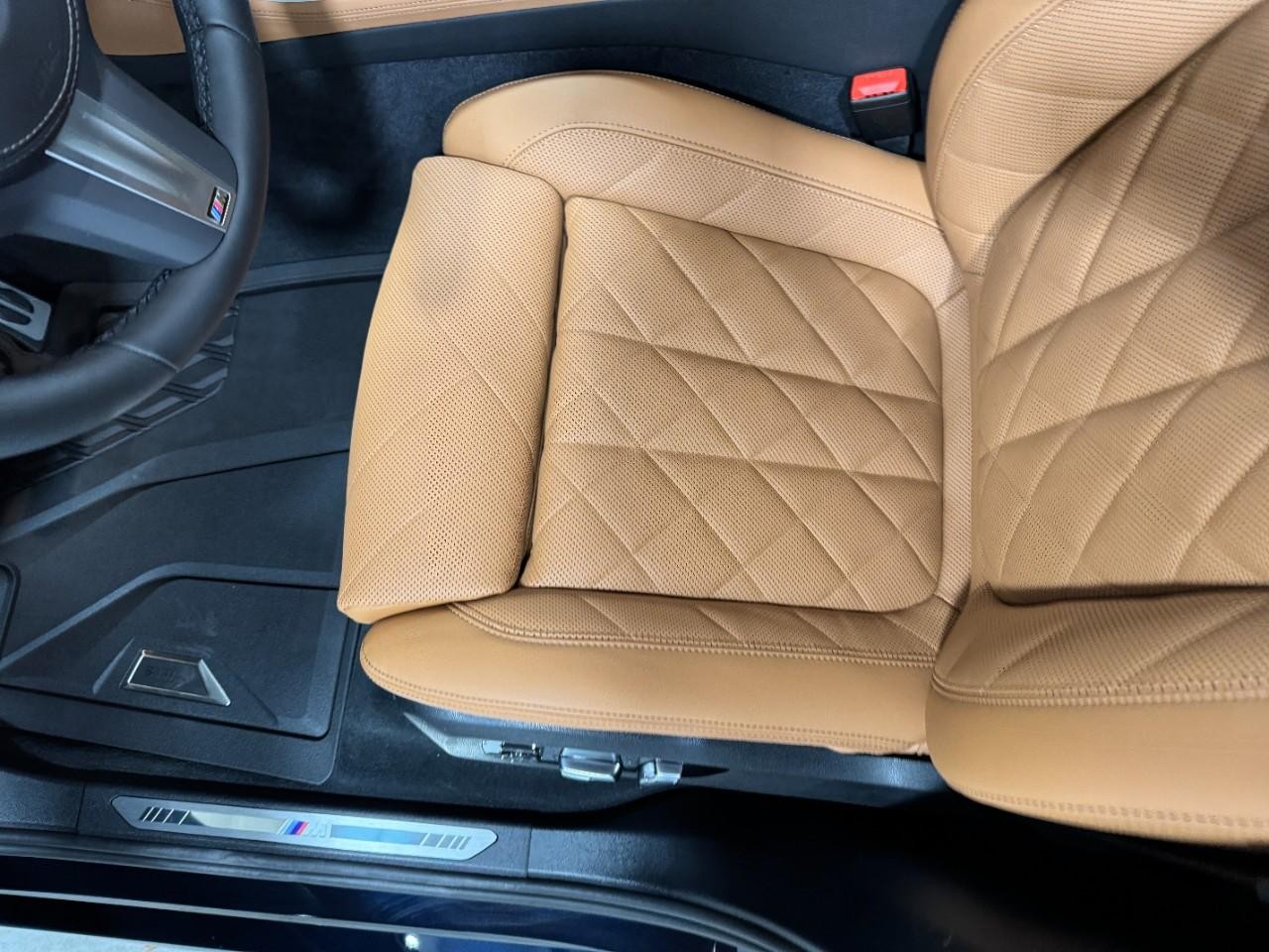 BMW X5 Vehicle Full-screen Gallery Image 28