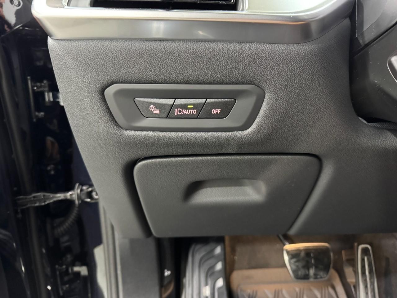 BMW X5 Vehicle Full-screen Gallery Image 30