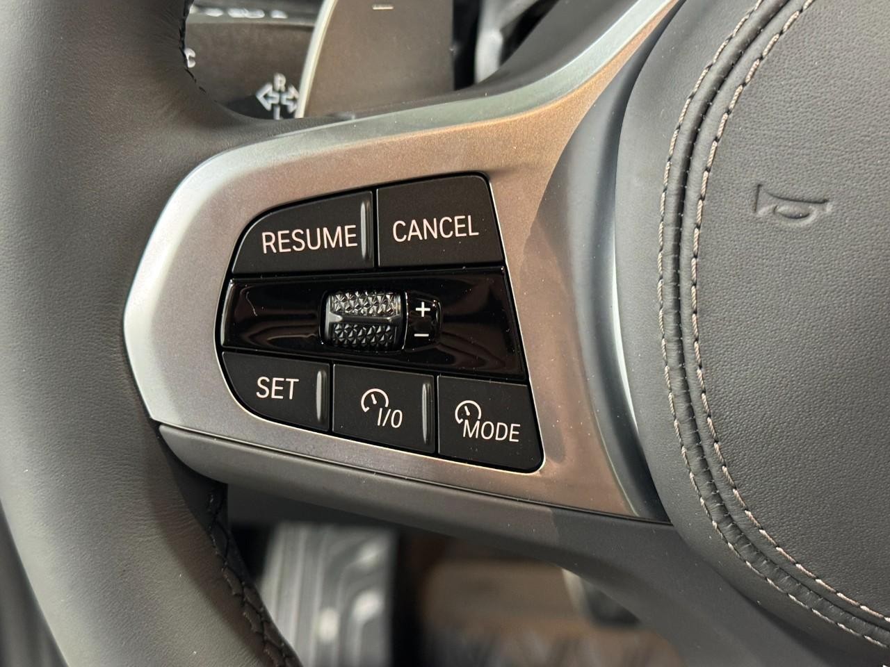 BMW X5 Vehicle Full-screen Gallery Image 31