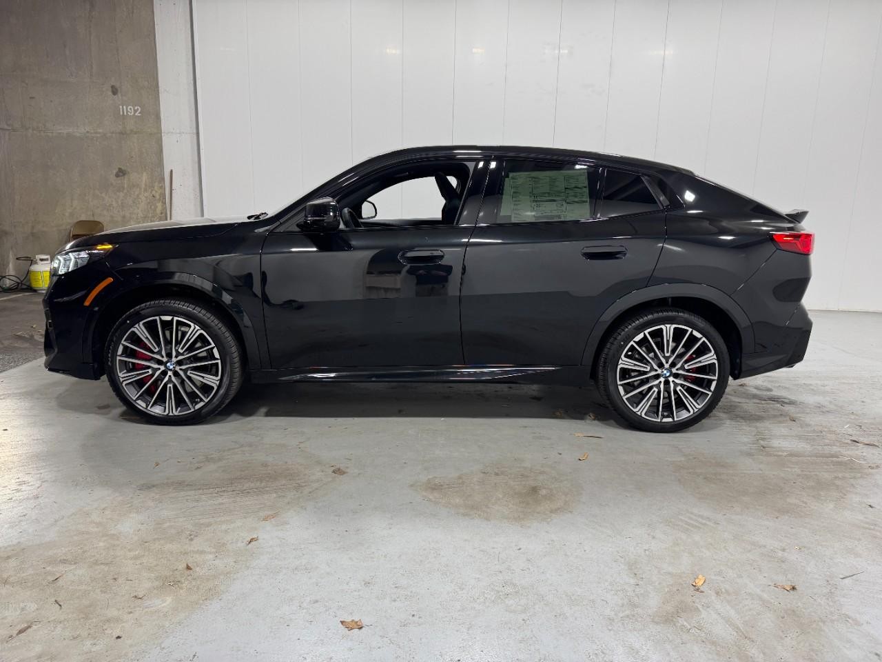 BMW X2 Vehicle Full-screen Gallery Image 2