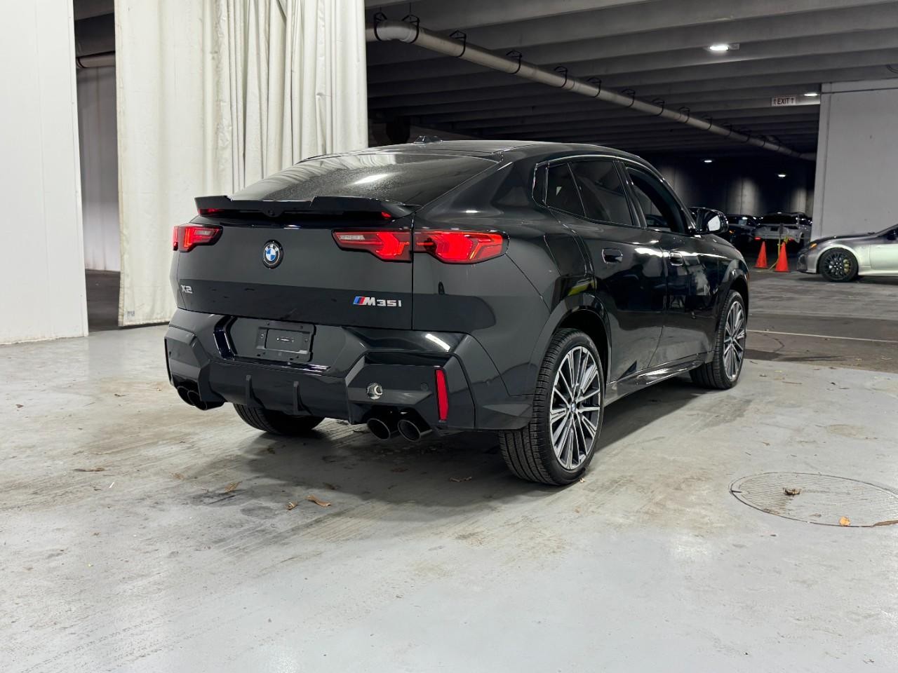 BMW X2 Vehicle Full-screen Gallery Image 4