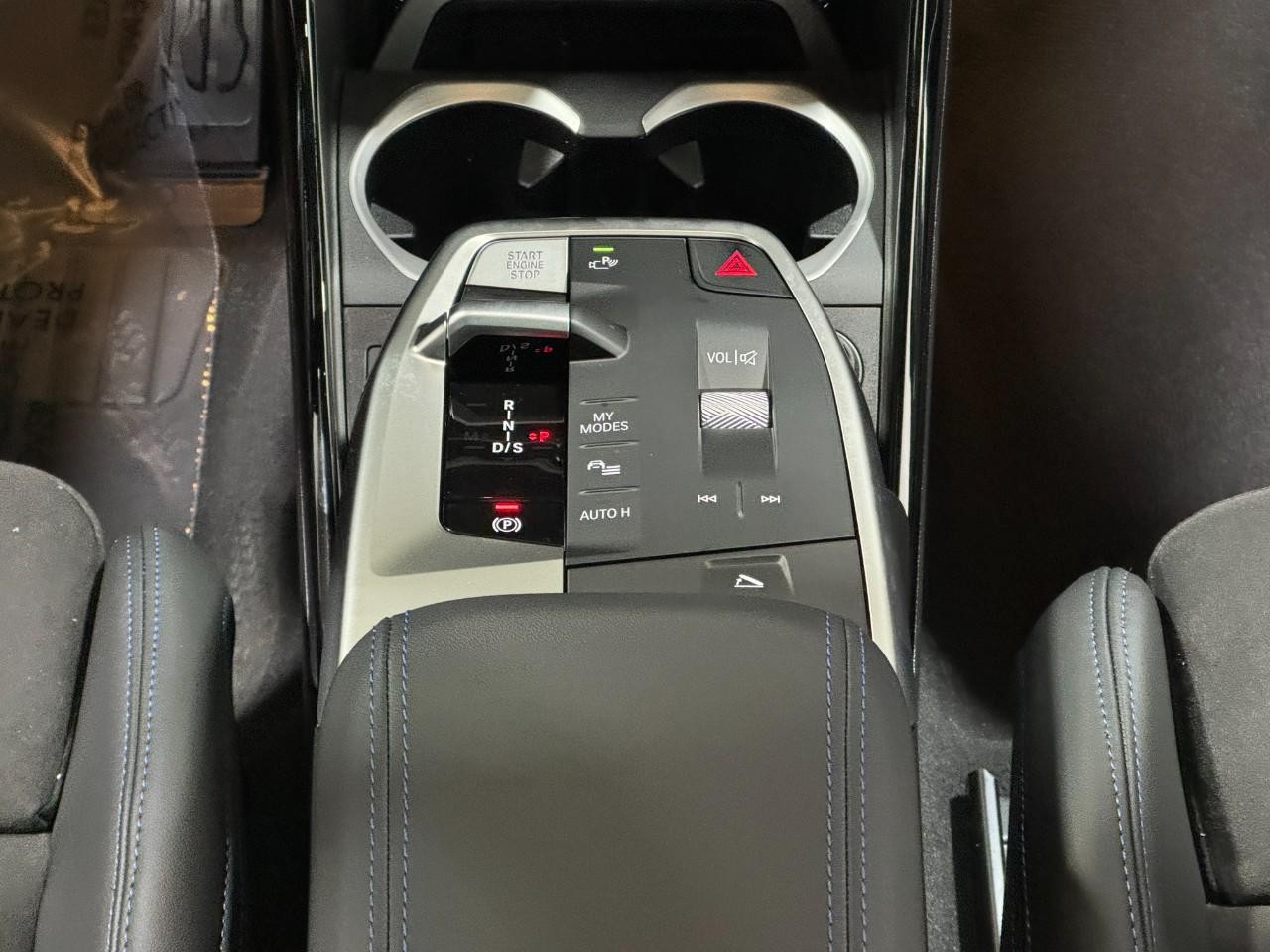 BMW X2 Vehicle Full-screen Gallery Image 15