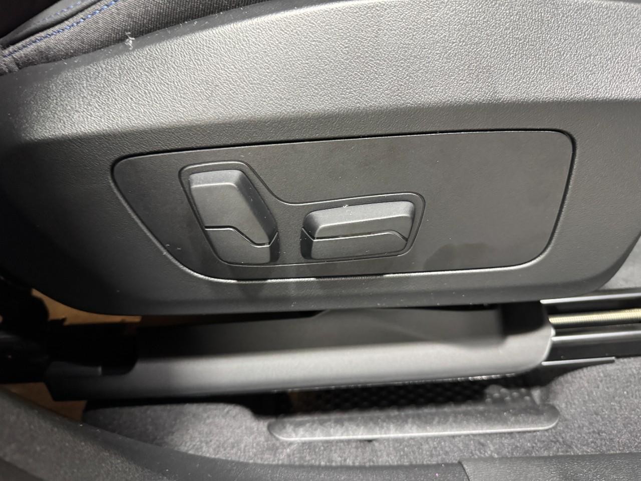 BMW X2 Vehicle Full-screen Gallery Image 19