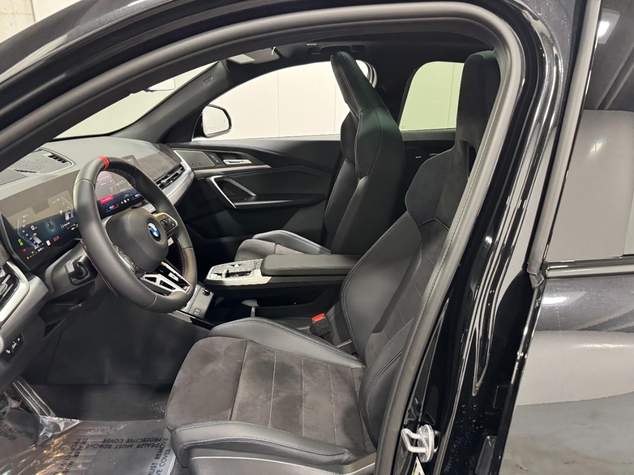 BMW X2 Vehicle Full-screen Gallery Image 25