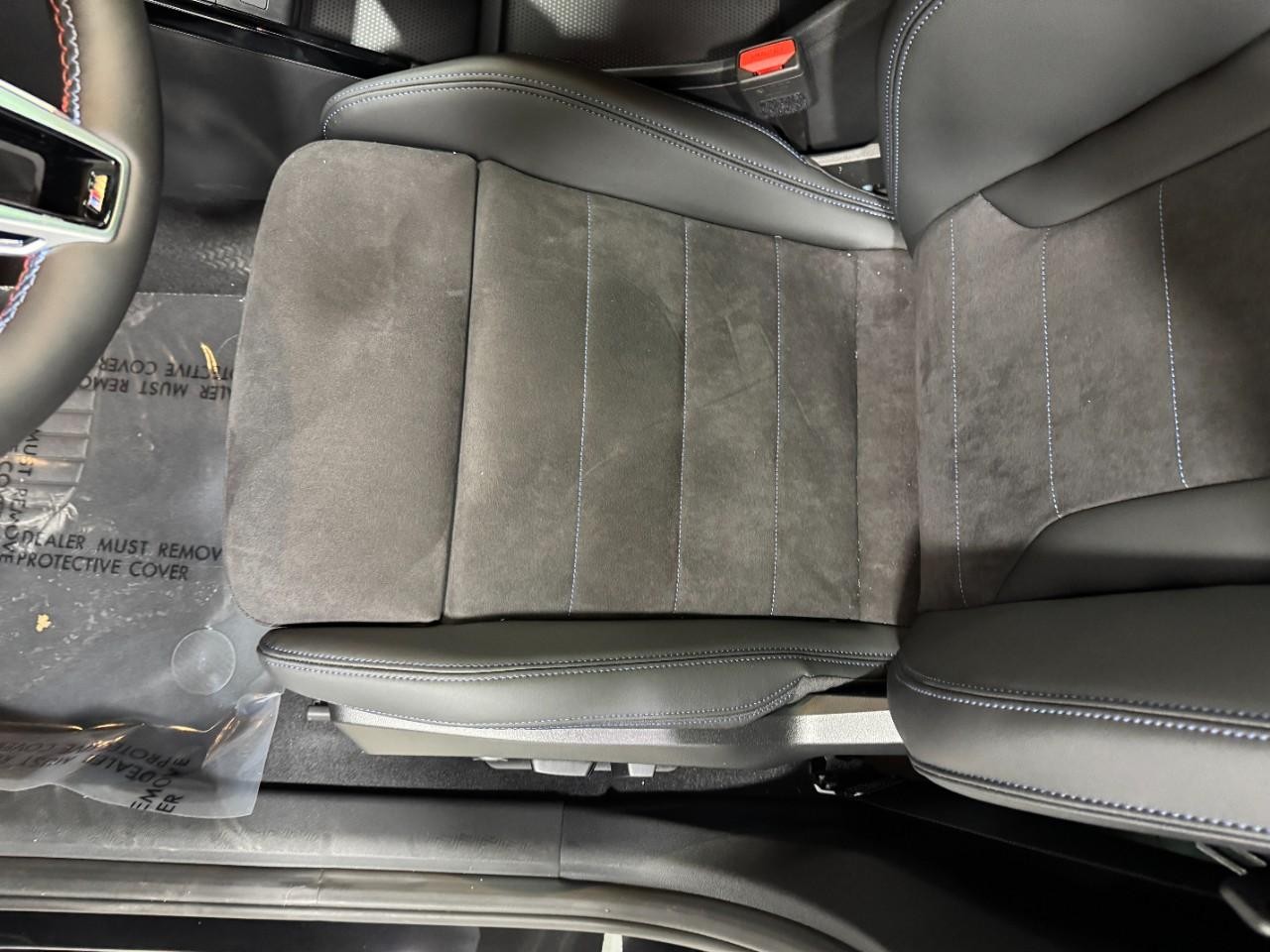 BMW X2 Vehicle Full-screen Gallery Image 26