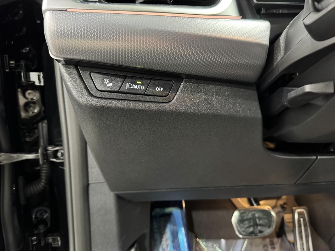 BMW X2 Vehicle Full-screen Gallery Image 28