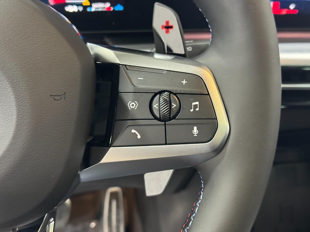 BMW X2 Vehicle Full-screen Gallery Image 30