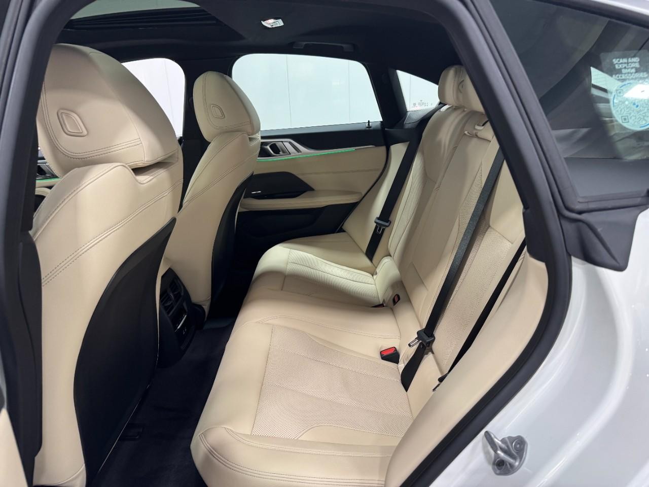 BMW i4 Vehicle Full-screen Gallery Image 8