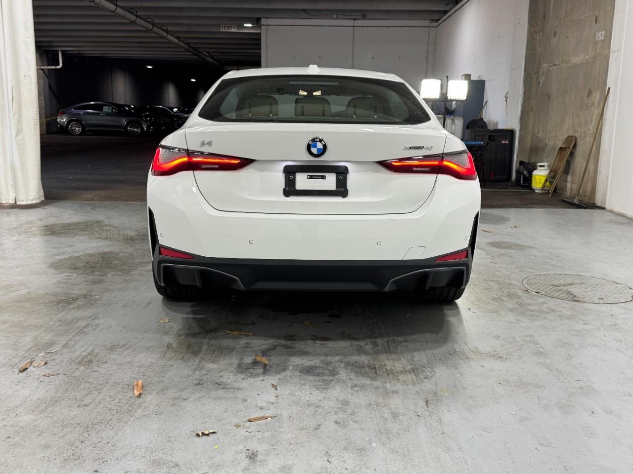 BMW i4 Vehicle Full-screen Gallery Image 9